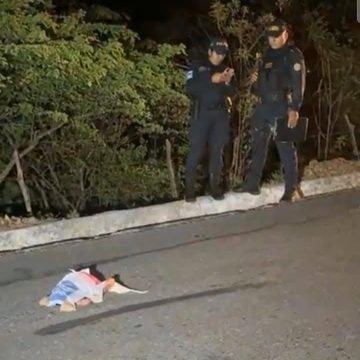 EN GUATEMALA, RECIÉN NACIDO ABANDONADO EN UNA CUNETA FUE DEVORADO POR PERROS