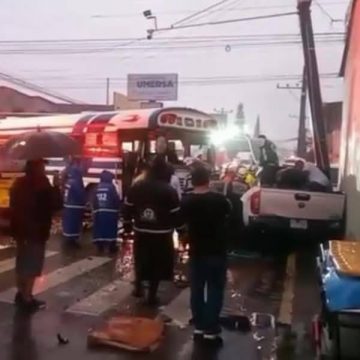 UNA PERSONA MUERTA Y OTRA HERIDA EN FUERTE ACCIDENTE DE TRÁNSITO EN SANTA TECLA.