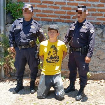 HONDUREÑO DETENIDO TRAS SER GRABADO ROBANDO EN LA COLONIA MIRAMONTE, SAN SALVADOR