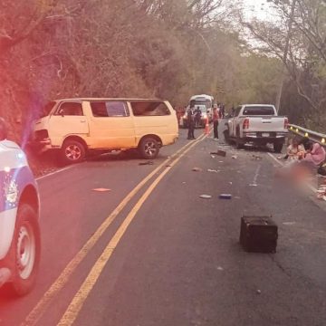 DOS PERSONAS MUERTAS Y SIETE LESIONADAS EN FUERTE COLISIÓN SOBRE CARRETERA LONGITUDINAL DEL NORTE.