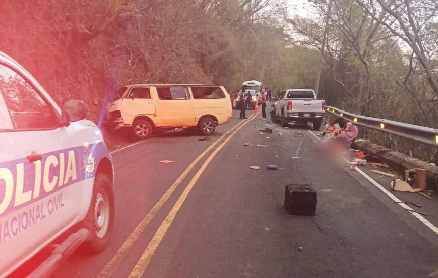 DOS PERSONAS MUERTAS Y SIETE LESIONADAS EN FUERTE COLISIÓN SOBRE CARRETERA LONGITUDINAL DEL NORTE.