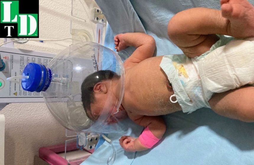 INDIGNACIÓN EN MÉXICO: MÉDICOS IMPROVISARON CAMPANA DE OXIGENACIÓN PARA RECIÉN NACIDO ANTE FALTA DE INSUMOS.