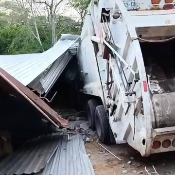 CAMIÓN DE BASURA IMPACTA CONTRA VIVIENDA EN USULUTÁN Y DEJA CUATRO PERSONAS LESIONADAS