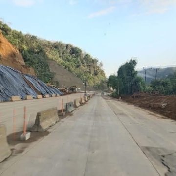 CARRETERA LOS CHORROS CONTINÚA CERRADA POR SEGURIDAD; AUTORIDADES DEL MOP MANTIENEN MONITOREO CONSTANTE