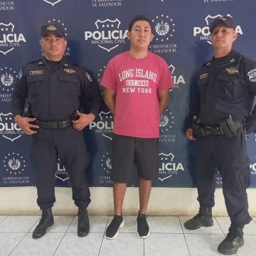 CAPTURAN A HOMBRE QUE ASESINÓ A SU PAREJA Y LA ENTERRÓ EN UN PREDIO BALDÍO EN CHIRILAGUA.