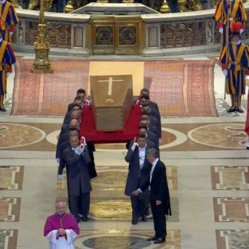 EL PAPA FRANCISCO FUE SEPULTADO EN LA BASÍLICA DE SANTA MARÍA LA MAYOR EN ROMA