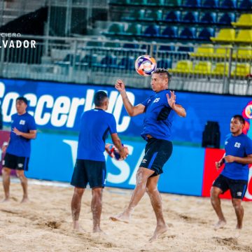 LA SELECTA DE PLAYA RECONOCE EL PARADISE ARENA, SEDE DEL MUNDIAL DE FÚTBOL PLAYA 2025