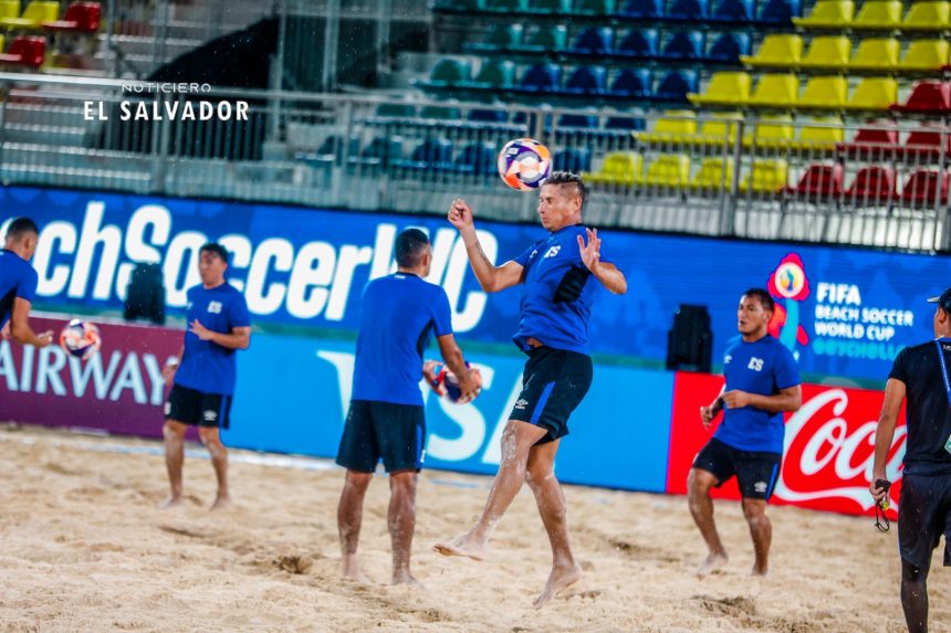 LA SELECTA DE PLAYA RECONOCE EL PARADISE ARENA, SEDE DEL MUNDIAL DE FÚTBOL PLAYA 2025