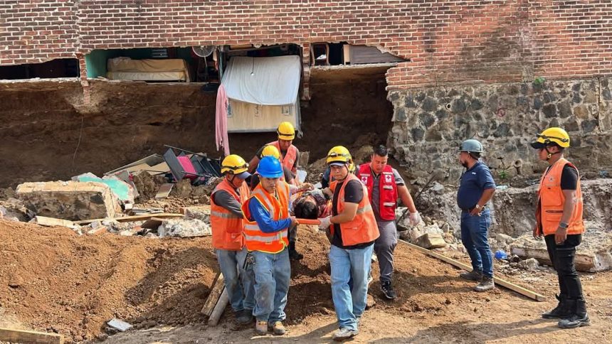 TRABAJADORES LESIONADOS TRAS EL DESPRENDIMIENTO DE UN MURO EN LA ZONA DE CARCAGUA EN EL BY PASS DE SANTA ANA – METAPÁN