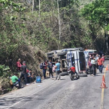 ACCIDENTE EN GUATEMALA DEJA AL MENOS 40 LESIONADOS