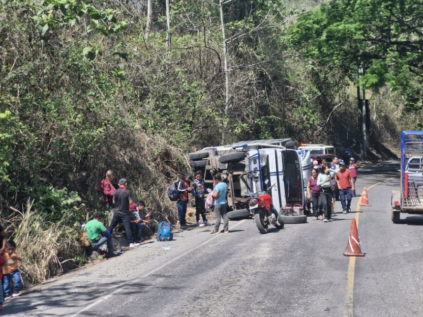 ACCIDENTE EN GUATEMALA DEJA AL MENOS 40 LESIONADOS