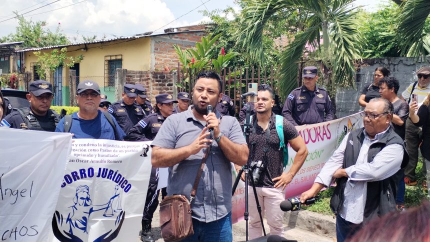 ORGANIZACIONES SOCIALES EXIGEN LIBERTAD DE LÍDERES DETENIDOS FRENTE A EL PENALITO DE LOURDES, COLÓN