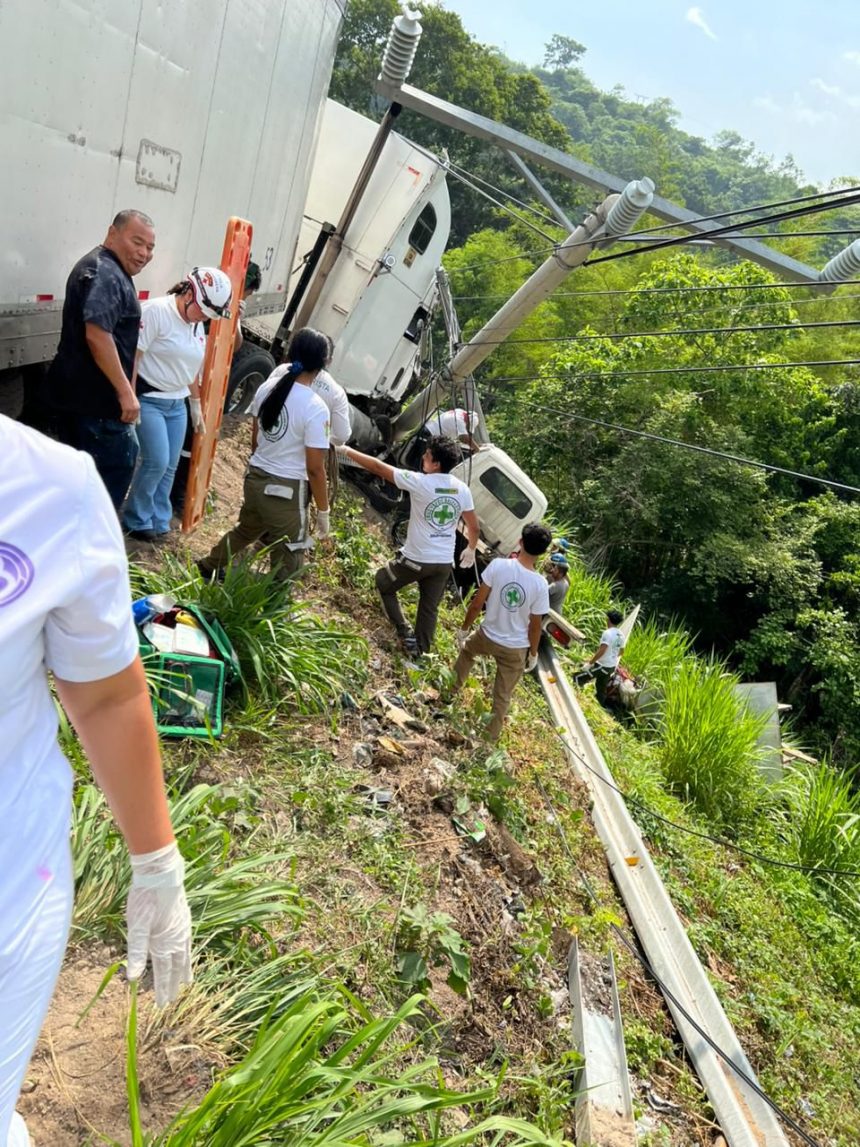 DOS PERSONAS LESIONADAS EN ACCIDENTE DE TRÁNSITO EN SAN VICENTE