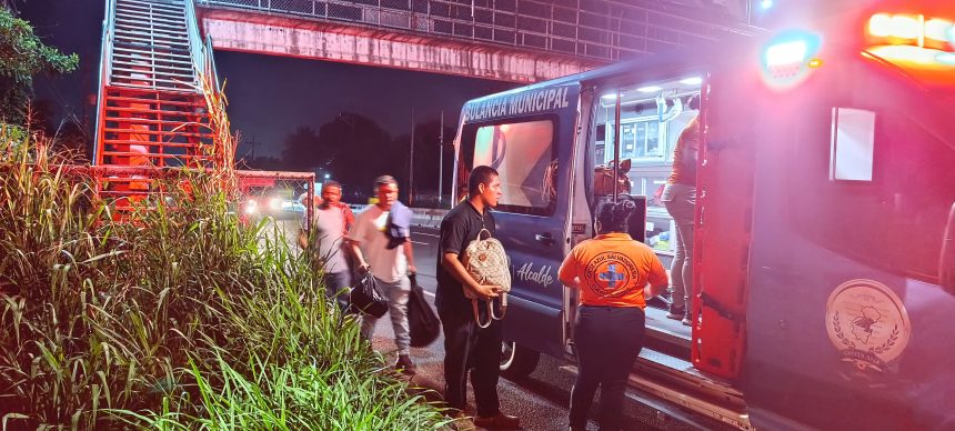 MUJER RESULTA LESIONADA TRAS CAER DE UN BUS DE LA RUTA 202 EN SAN SEBASTIÁN SALITRILLO