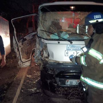 DOS LESIONADOS EN FUERTE ACCIDENTE EN CARRETERA A SANTA ANA: CONDUCTOR SE HABRÍA DORMIDO AL VOLANTE