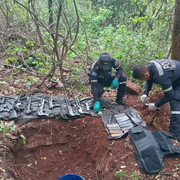 LOCALIZAN ARSENAL ENTERRADO POR PANDILLAS EN SAN VICENTE
