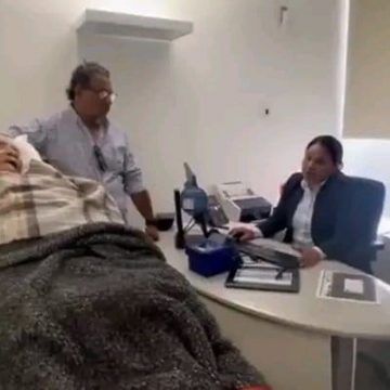 INDIGNACIÓN EN MÉXICO: TRASLADAN A MUJER DE 96 AÑOS EN CAMILLA PARA ACTUALIZAR DATOS EN UN BANCO