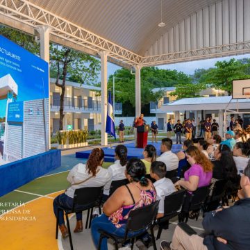 BUKELE LANZA PROGRAMA “DOS ESCUELAS POR DÍA” PARA TRANSFORMAR LA EDUCACIÓN EN EL SALVADOR