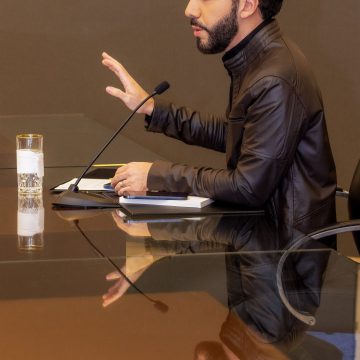 NAYIB BUKELE AMENAZA CON CÁRCEL A TRANSPORTISTAS QUE NO RESPETEN LA GRATUIDAD DEL SERVICIO.
