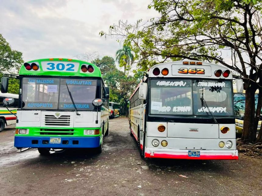 buses 22 EMPRESARIOS DE TRANSPORTE SE DEFIENDEN ANTE LA FALTA DE UNIDADES EN LAS CALLES DE EL SALVADOR.