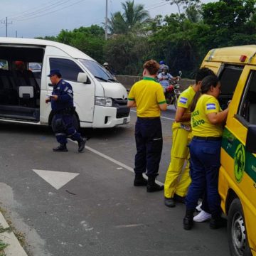 VARIOS ESTUDIANTES UNIVERSITARIOS LESIONADOS TRAS VOLCAR MICROBUS EN CARRETERA DE SANTA ANA A CHALCHUAPA.