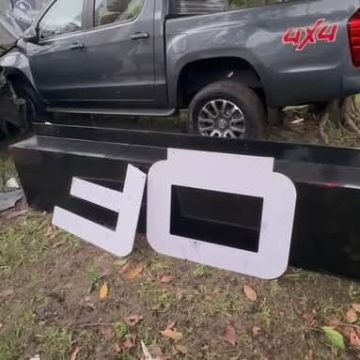 JOVEN DETENIDO POR CONDUCIR EBRIO Y ESTRELLARSE CONTRA VEHÍCULO EN EXHIBICIÓN EN ANTIGUO CUSCATLÁN