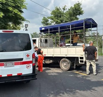 SIETE PERSONAS LESIONADAS EN ACCIDENTE DE TRÁNSITO EN DESVÍO A MONTE SAN JUAN, CUSCATLÁN
