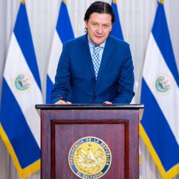 RENUNCIA COMISIONADO PRESIDENCIAL PARA DERECHOS HUMANOS EN MEDIO DE CRÍTICAS Y CONTROVERSIA