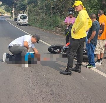 CICLISTA FALLECIDO EN LA CARRETERA A SANTA ANA TRAS IMPACTO CON MOTOCICLISTA.