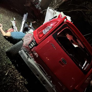 CONDUCTOR FALLECE TRAS IMPACTAR CONTRA ÁRBOL EN SAN PEDRO PERULAPÁN
