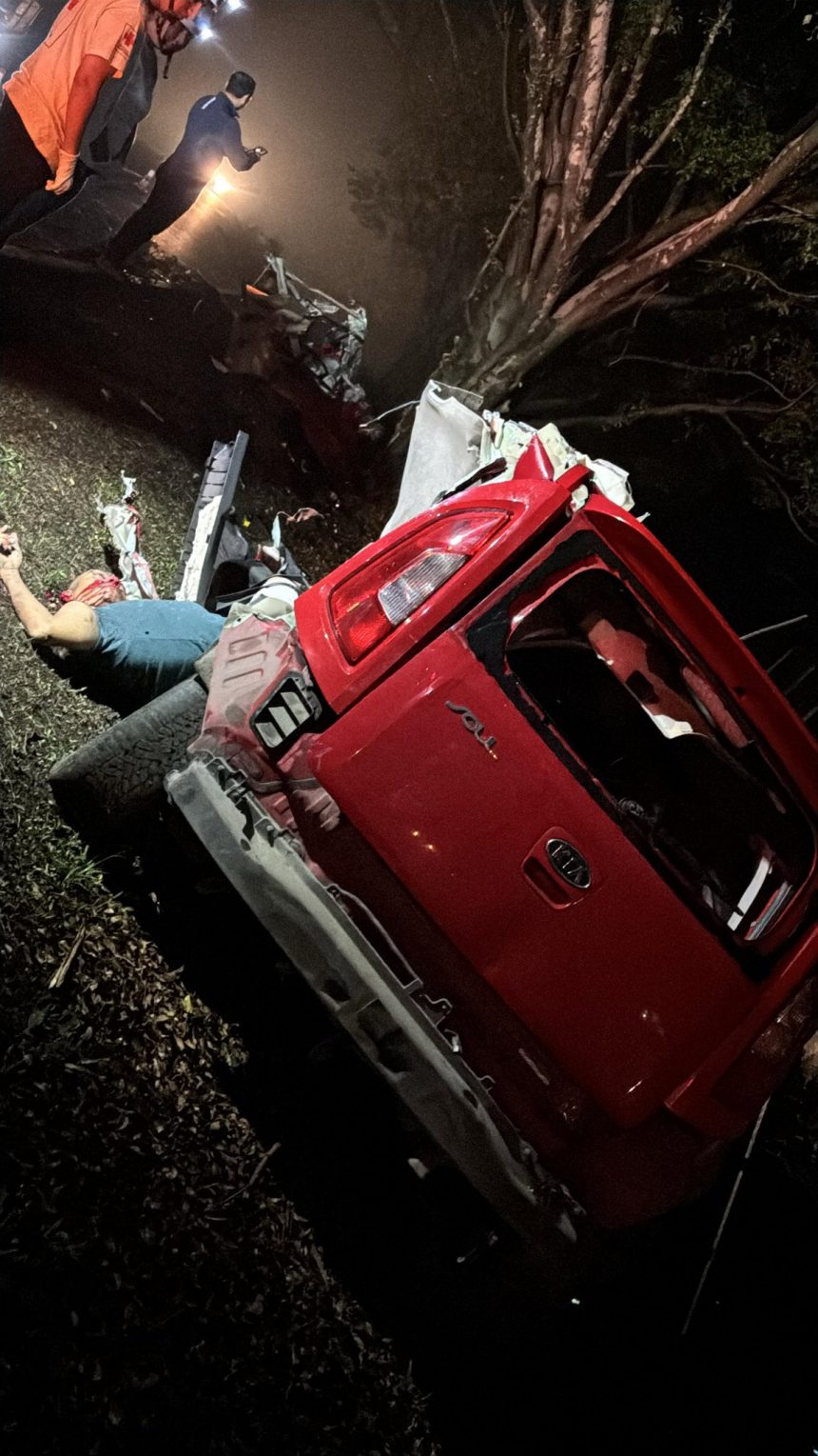CONDUCTOR FALLECE TRAS IMPACTAR CONTRA ÁRBOL EN SAN PEDRO PERULAPÁN