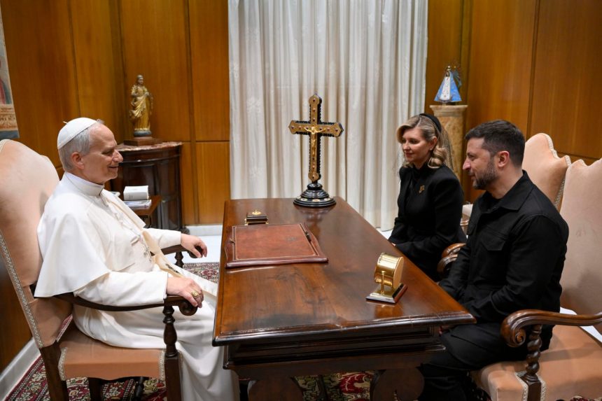 ZELENSKI AGRADECE AL PAPA LEÓN XIV POR SU DISPOSICIÓN A MEDIAR EN POSIBLES CONVERSACIONES DE PAZ ENTRE UCRANIA Y RUSIA
