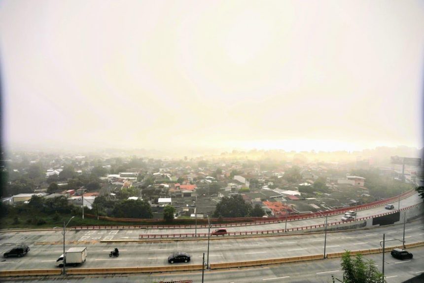 ALTAS TEMPERATURAS Y POLVO DEL SAHARA MARCARÁN ESTE DOMINGO EN EL SALVADOR