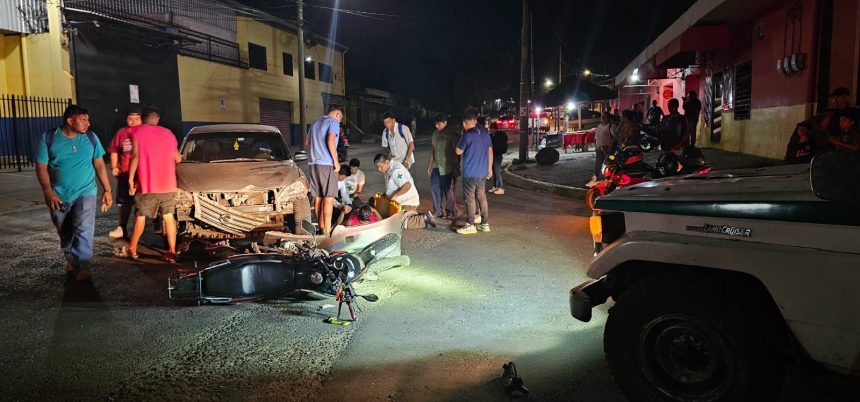 MOTOCICLISTA LESIONADO TRAS SER EMBESTIDO POR UN SEDÁN EN SANTA ANA
