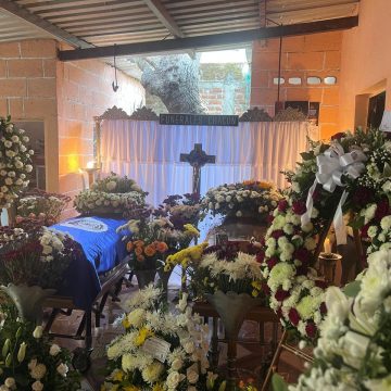 VELAN RESTOS DEL CONCEJAL DE GANA EDUARDO SARMIENTO Y SU ESPOSA EN SANTA ANA