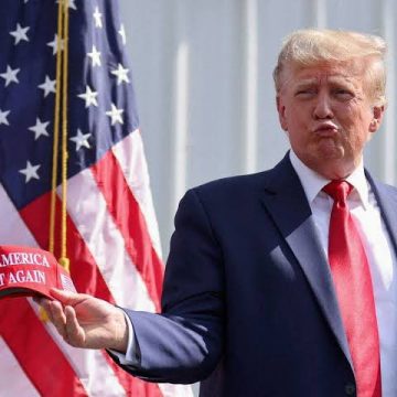 TRUMP OFRECE DINERO A MIGRANTES IRREGULARES PARA QUE ABANDONEN ESTADOS UNIDOS
