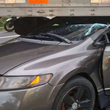 MILAGRO EN LA PANAMERICANA: CONDUCTOR SOBREVIVE A CHOQUE CON RASTRA