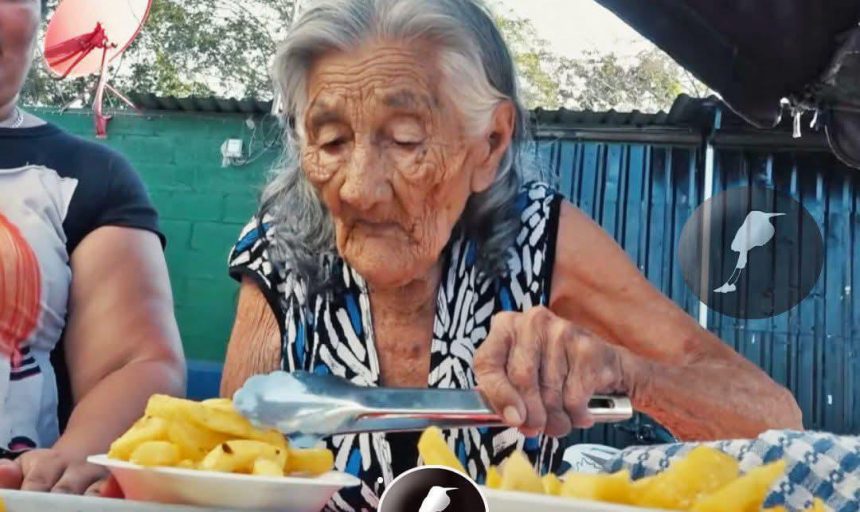DOÑA SARA, ABUELA DE 106 AÑOS, ES EJEMPLO DE TRABAJO Y ESPERANZA EN SANTA ANA