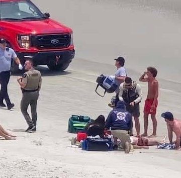 HOMBRE MUERE AL SER ALCANZADO POR UN RAYO DURANTE SU LUNA DE MIEL EN UNA PLAYA DE FLORIDA