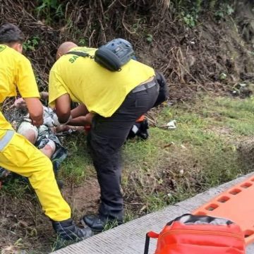 MOTOCICLISTA SUFRE QUEMADURAS TRAS INCENDIO DE SU VEHÍCULO EN CARRETERA A QUEZALTEPEQUE