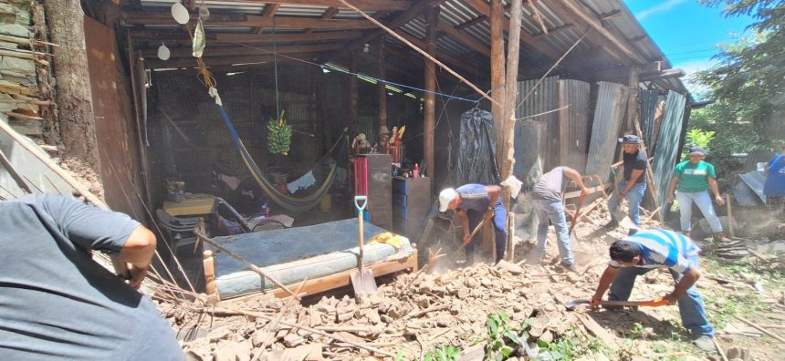 DESPLOME DE PARED DEJA NIÑA LESIONADA EN COLONIA DIVINA PROVIDENCIA 3, SAN VICENTE NORTE