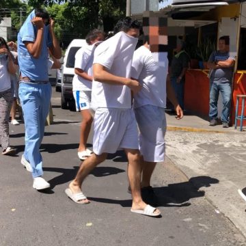 40 ESTUDIANTES CAPTURADOS FUERON TRASLADADOS A LA UNIDAD DE NIÑEZ Y ADOLESCENCIA DE LA PGR