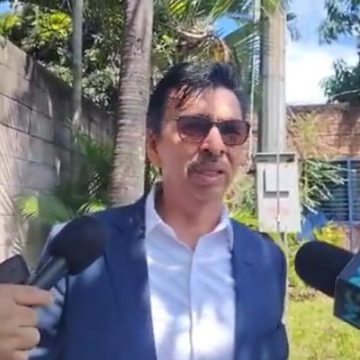 JAIME QUINTANILLA LLEGA A TRÁNSITO PARA ATENDER A ENRIQUE ANAYA ANTE VENCIMIENTO DE PLAZO JUDICIAL