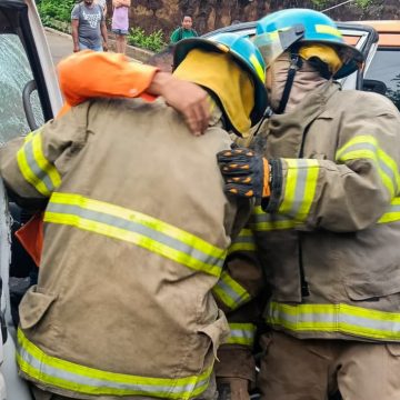 PERSONA RESCATADA TRAS APARATOSO ACCIDENTE EN CARRETERA DE SONSONATE A LOS NARANJOS