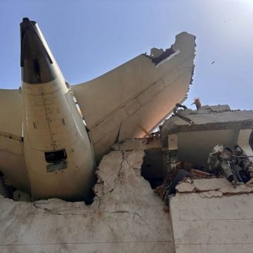 AVIÓN DE AIR INDIA SE ESTRELLA EN GUJARAT: 244 PERSONAS FALLECEN EN TRÁGICO ACCIDENTE