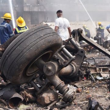 RECUPERAN CAJA NEGRA DE AVIÓN DE AIR INDIA ESTRELLADO EL 12 DE JUNIO