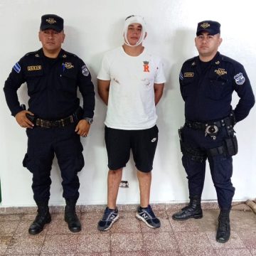 HOMBRE ARRESTADO POR CONDUCCIÓN PELIGROSA TRAS CHOCAR EBRIO EN CARRETERA A QUEZALTEPEQUE