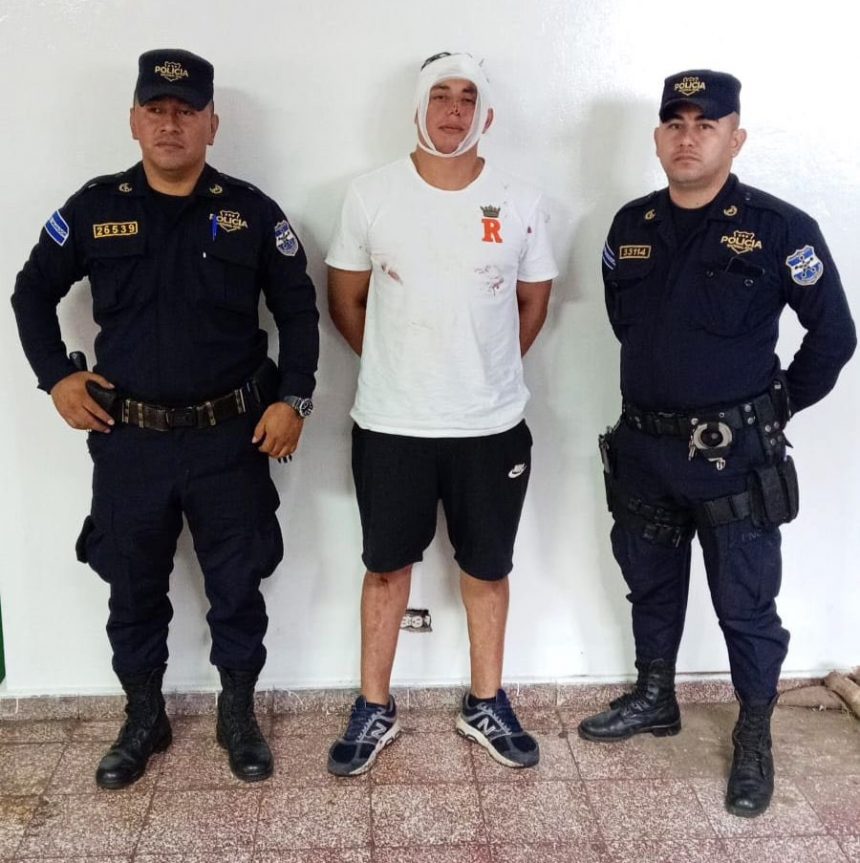 HOMBRE ARRESTADO POR CONDUCCIÓN PELIGROSA TRAS CHOCAR EBRIO EN CARRETERA A QUEZALTEPEQUE