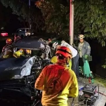 FUERTE ACCIDENTE DE TRÁNSITO EN CARRETERA DE ORO DEJA A UN HOMBRE ATRAPADO