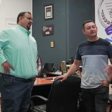 DIPUTADO Y ALCALDE DE NUEVAS IDEAS ENFRENTADOS POR ENTREGA DE LENTES EN SANTA ANA